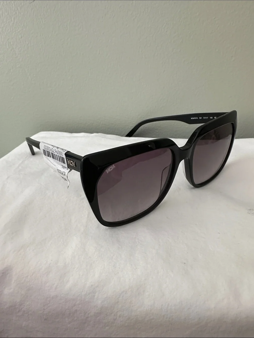 MCM Black Cat-Eye Sunglasses with Gradient Smoke Lenses (09)